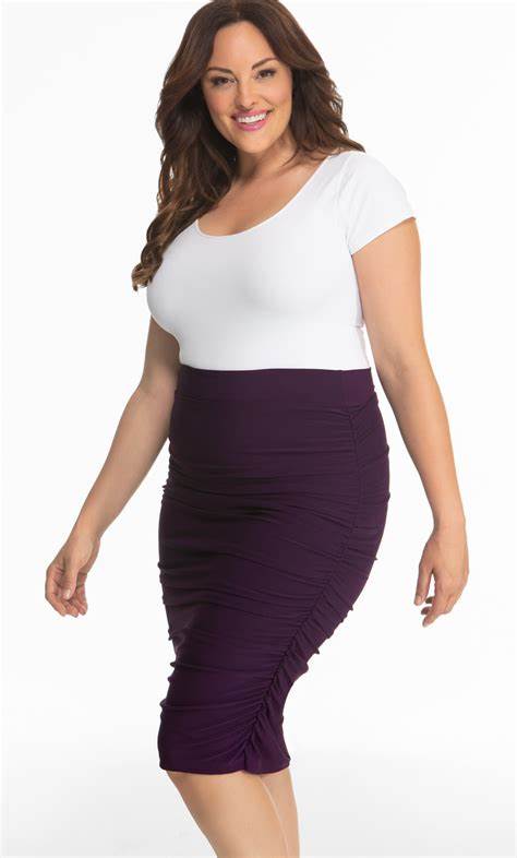 Dressing in a shapely skirt Plus Size Dressing To Look Thinner