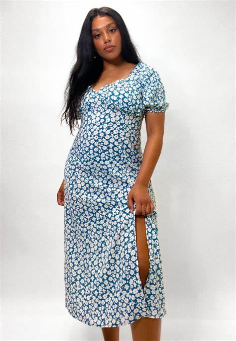 Printed midi dress for a flat-looking stomach