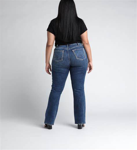 Wear high-rise pants to reduce fat belly look